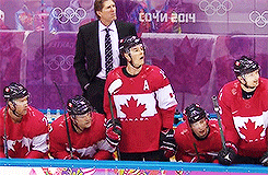 canadian hockey team celebrates
